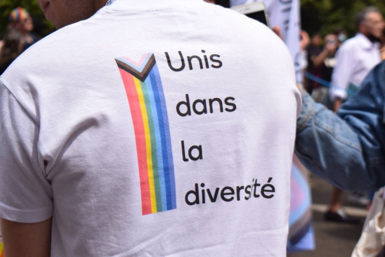 T-Shirt avec slogan dans le dos
